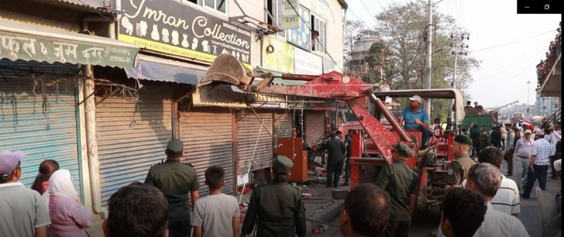 बुटवलमा पनि अतिक्रमित संरचनामाथि चल्यो डोजर