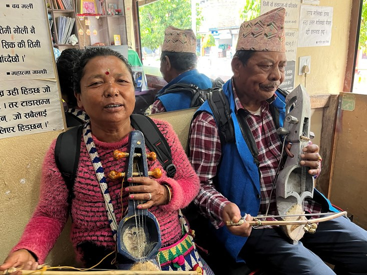 सारङ्गीको धुनमा गुजारा