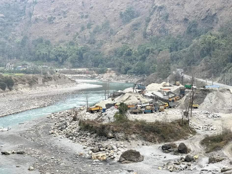 कालीगण्डकी दोहन : मध्यरातमा बालुवा झिकिन्छ, प्रहरी–प्रशासन मौन
