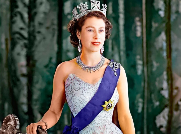 महारानीको जीवनी लेख्न इतिहासकार चयन