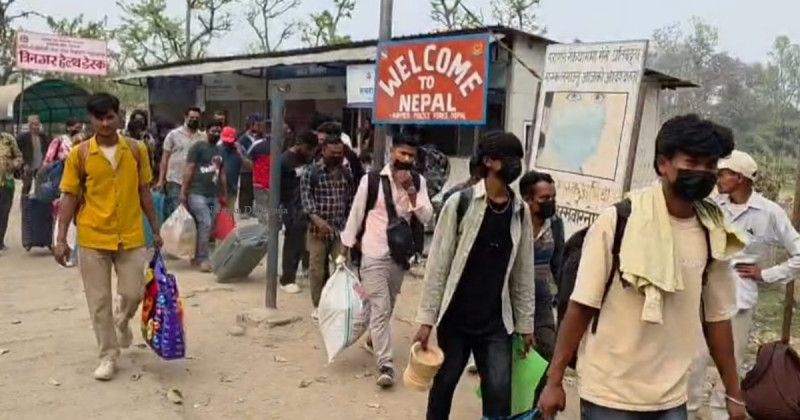 मतदानपछि मतदाता भारत फर्किन थाले