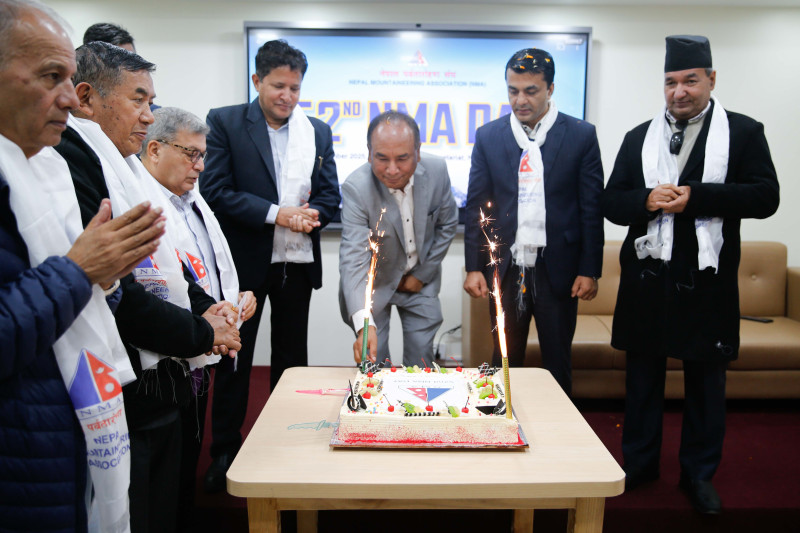 पर्वतारोहण संघले मनायो ५२औं दिवस