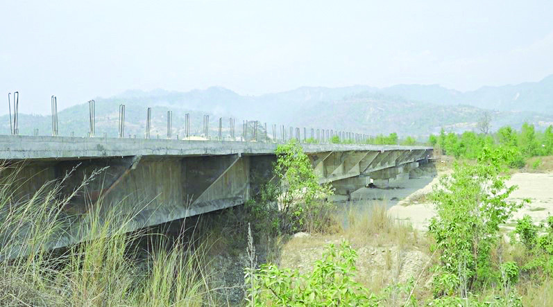 बन्नुपर्ने तीन वर्षमा, १० वर्ष बित्दा पनि अधुरै