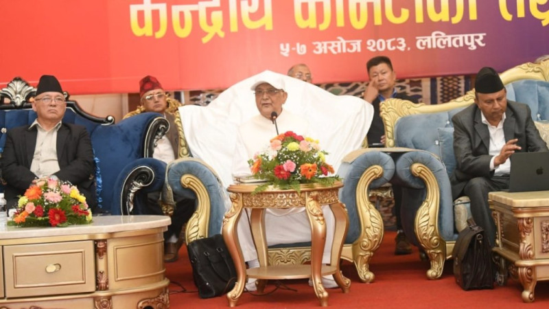 एमाले केन्द्रीय कमिटी बैठकमा अध्यक्षद्वारा राजनीतिक प्रतिवेदन पेस