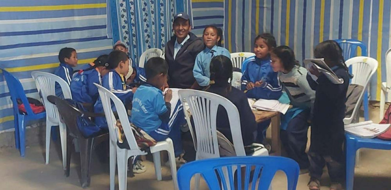 कक्षा पाँचवटा, शिक्षक एक जना