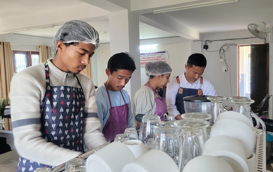 कफीको बास्नासँगै युवा सपना