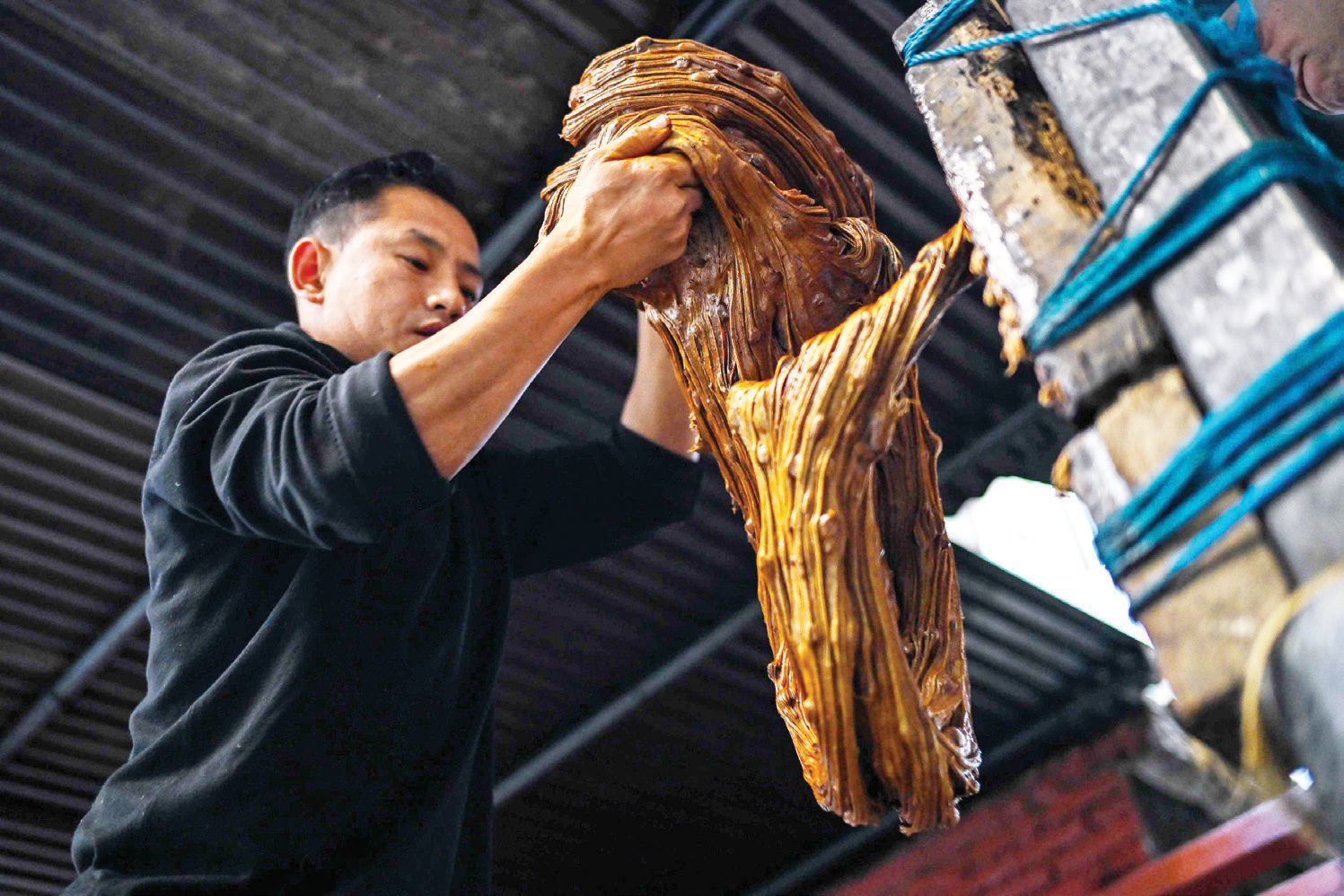 रौनकसँगै बजारमा चाकुको माग दोब्बर