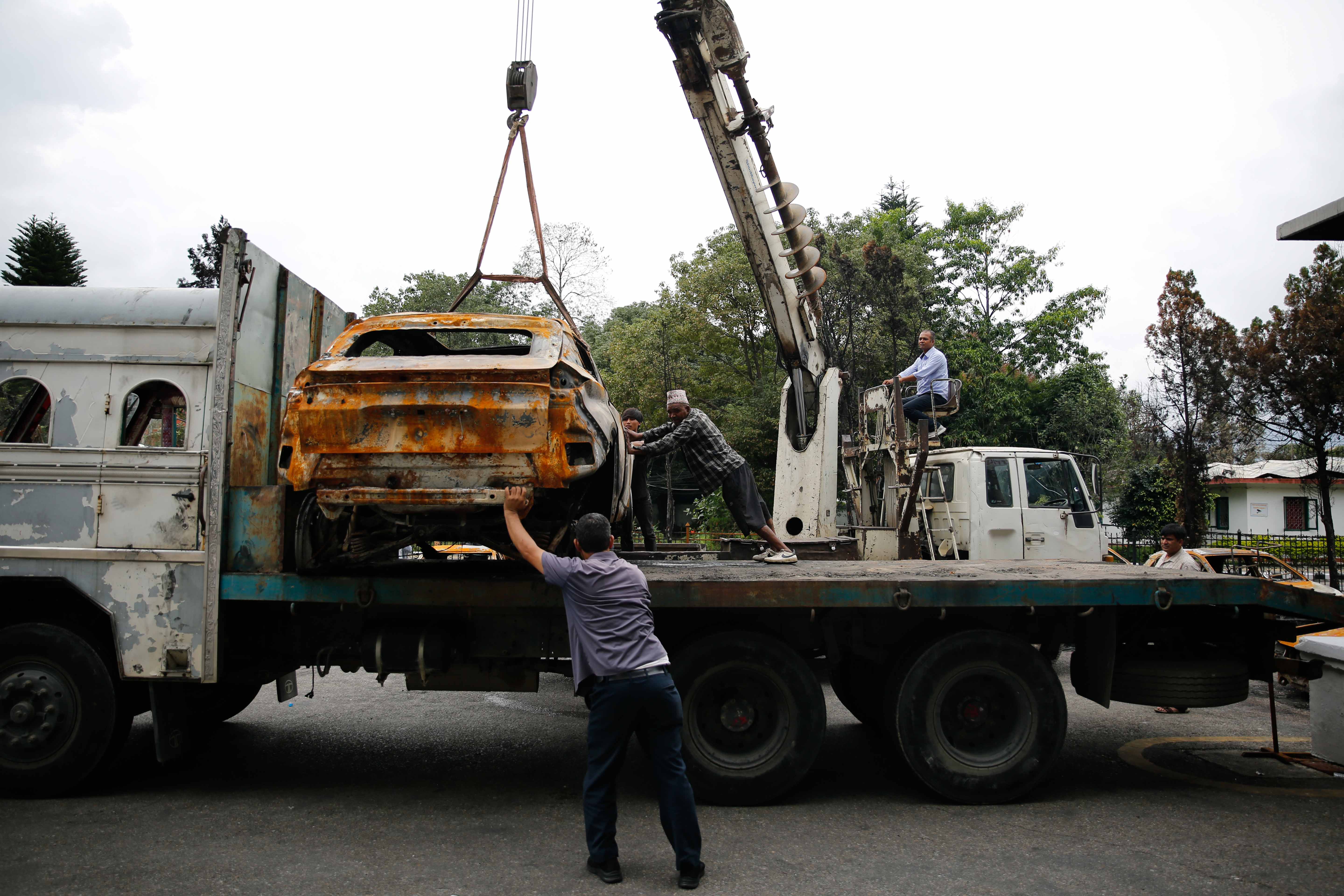 Damaged-vehicle-removing_-690-1758269129.jpg