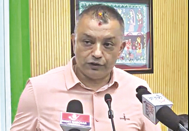 गगन भन्छन्– ‘अहिले राजनीति होइन, पीडितको सेवा गरौँ’