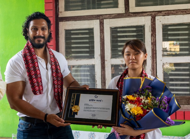 सहिदपुत्रीको सपनामा साथ दिन घरमै पुगे गोल्यान