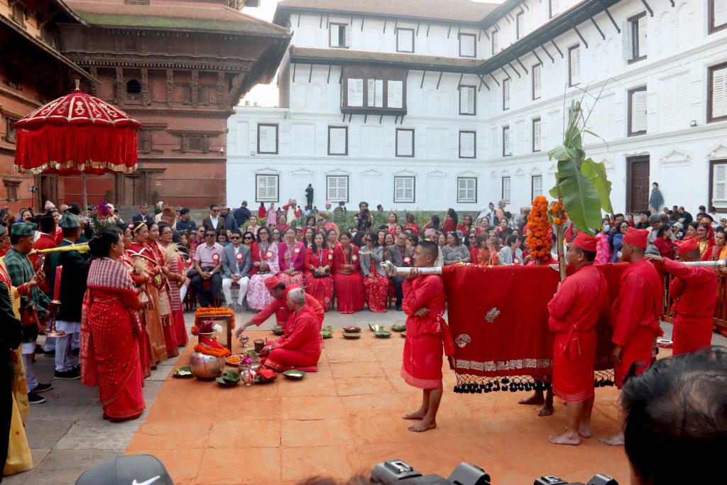 पूजा कोठा एवं दसैँ घरमा भित्र्याइयो फूलपाती
