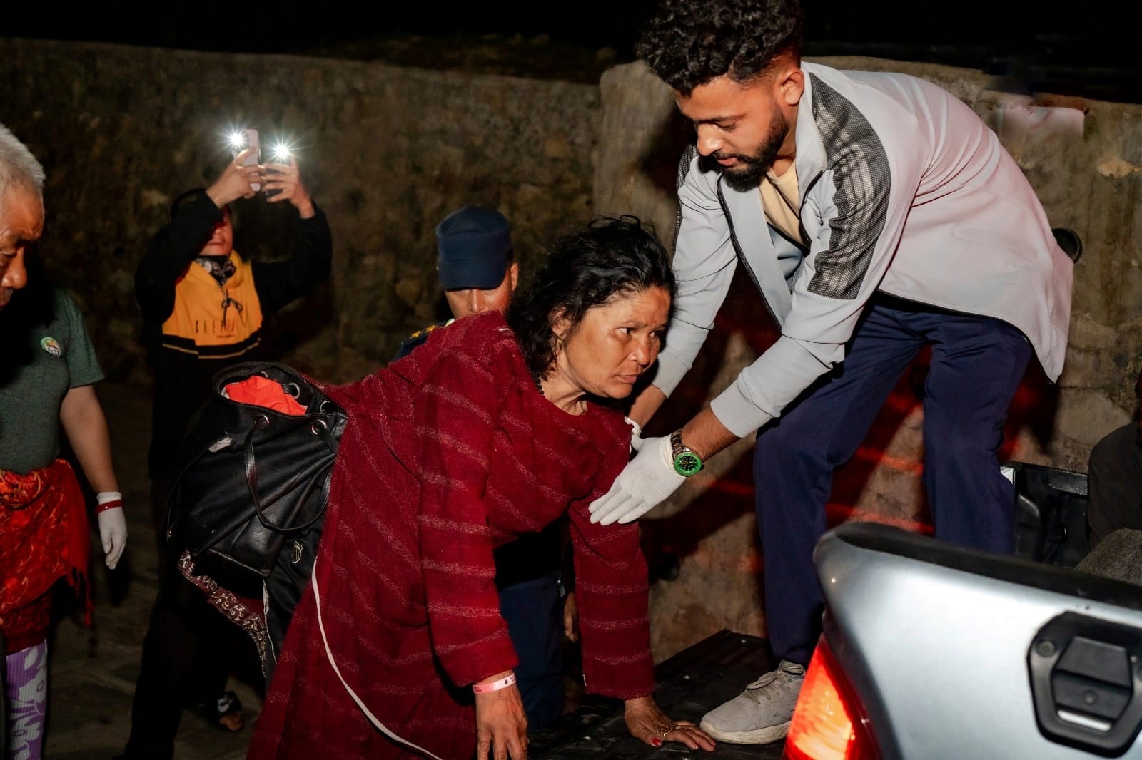 स्वयम्भू क्षेत्रबाट ३ जनाको उद्धार