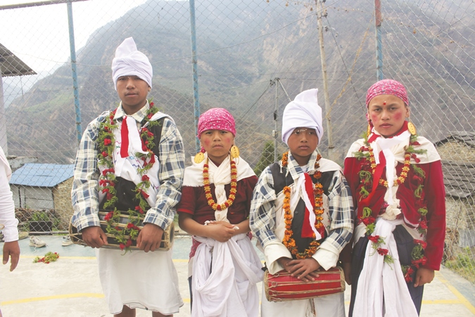 पुर्ख्यौली नाच जोगाउँदै नयाँ पुस्ता