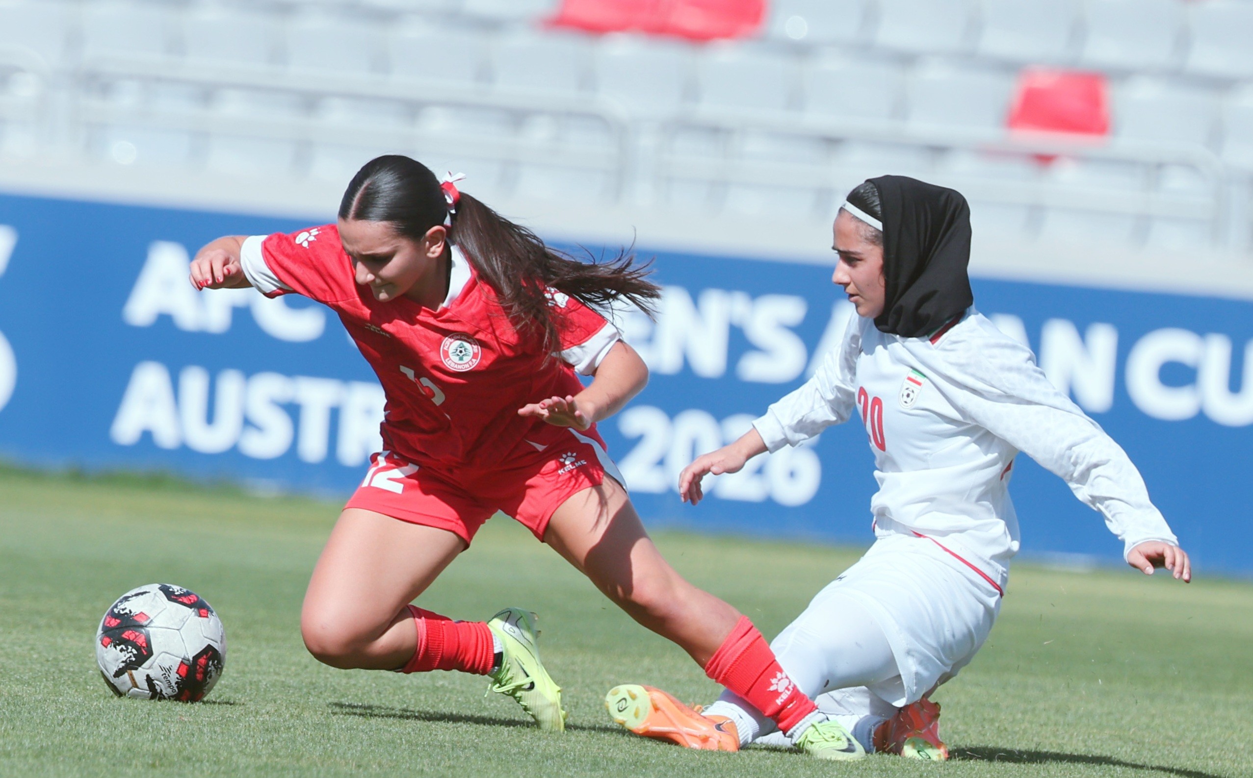 अष्ट्रेलिया पुगेका छ इरानी महिला फुटबलरलाई शरण