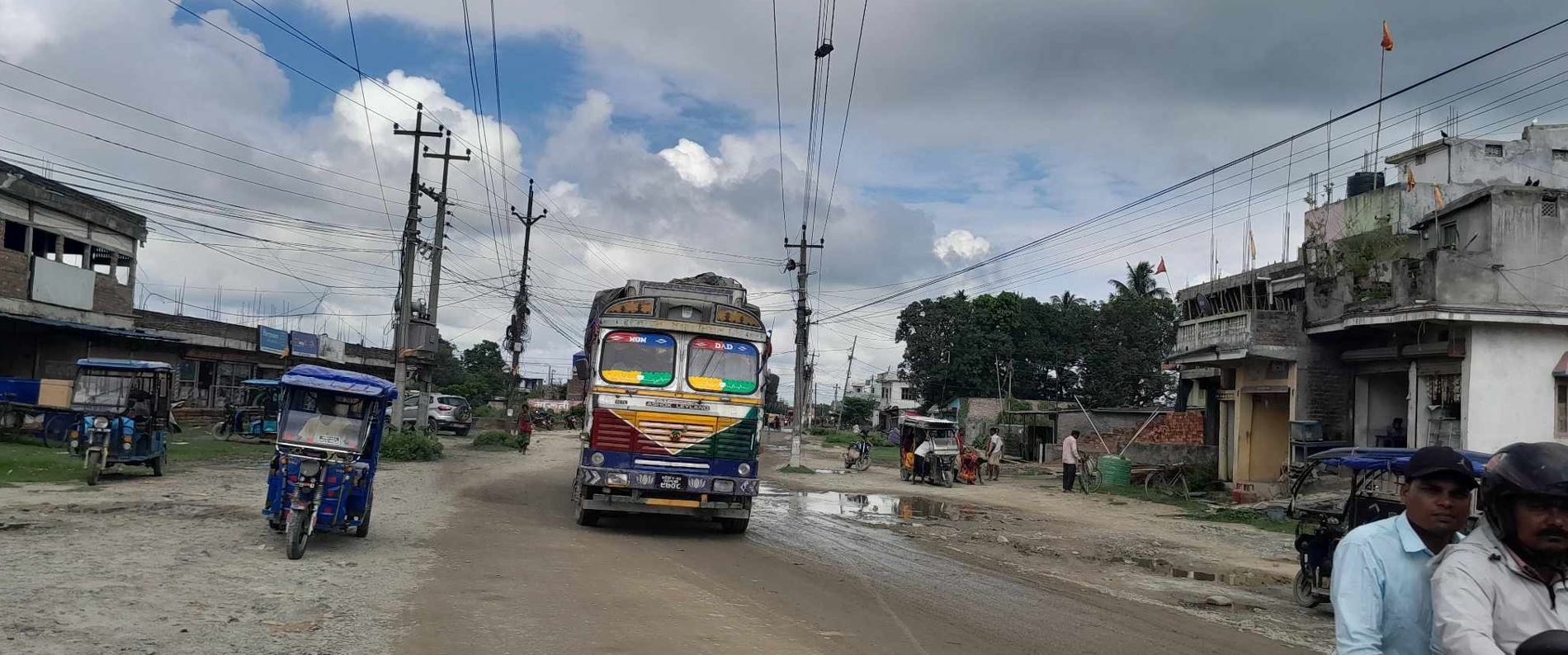 इनरुवा–कप्तानगंज सडकको ठेक्का तोडियो