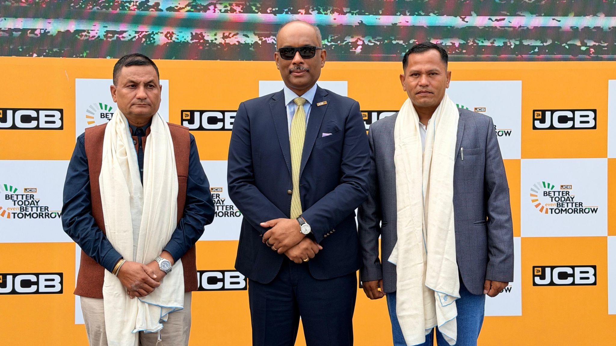 जेसीबी इन्डियाद्वारा भोटेकोशी बाढी उद्धारमा खटिएका नेपालीको सम्मान