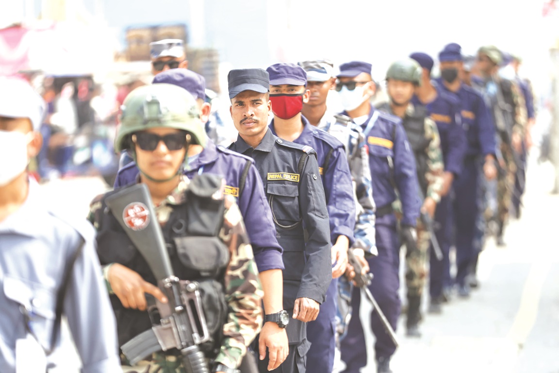 मतदान चार सुरक्षा घेराभित्र