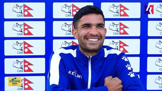 जोन सिम्प्सन अर्धशतक बनाउने १२औँ खेलाडी