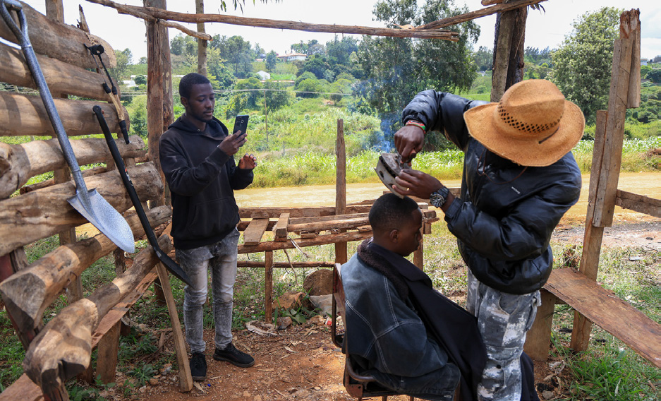 केन्याका भाइरल नाई