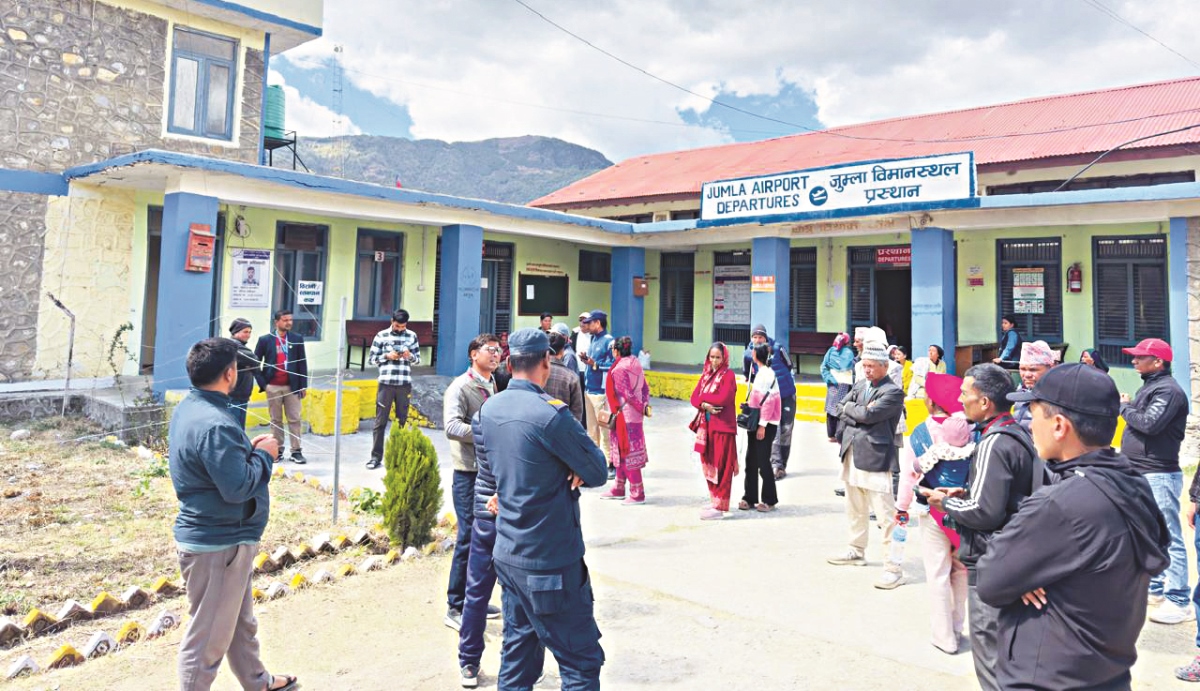 जुम्लामा निगमको उडान रोकिँदा कार्यालय घेराउ
