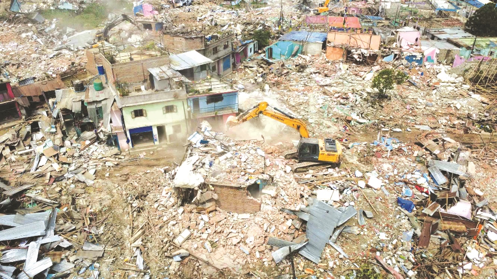 सुकुम्वासी बस्ती उठाएर मनोहरा किनार मैदान