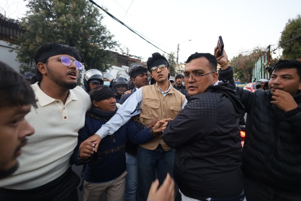 प्रधानमन्त्री सचिवालयको १४ दरबन्दी कटौती