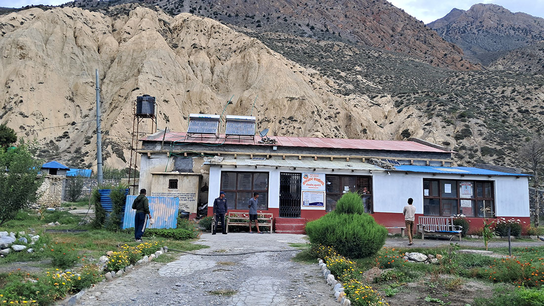 मुस्ताङ कारागार : एउटै भवनमा कैदीबन्दी र सुरक्षाकर्मी