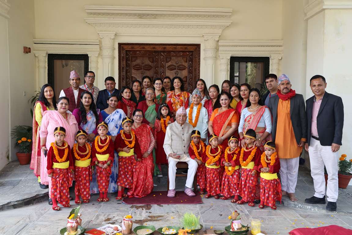 राष्ट्रपति पौडेलद्वारा नवकन्याको पूजाअर्चना