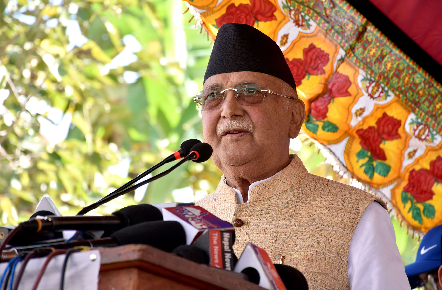 सरकारलाई ओलीको चेतावनी - ‘भाग्दैनौ, चुप लागेर बस्दैनौ’