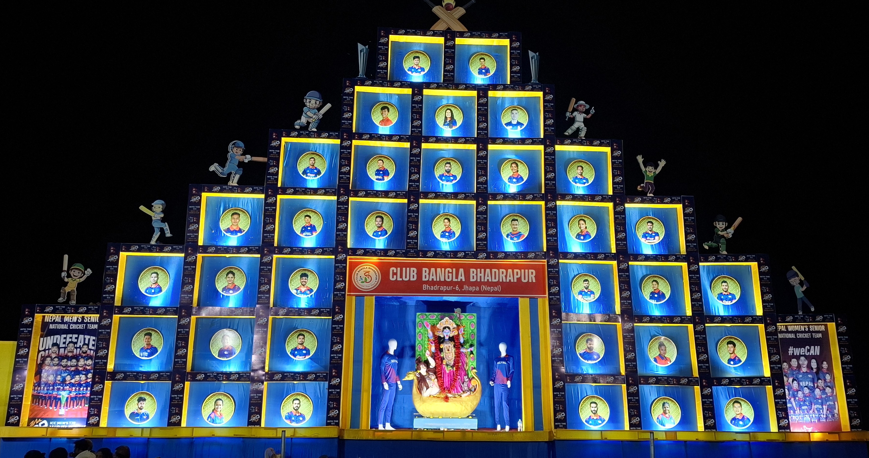 नेपाली क्रिकेट खेलाडीको तस्विर राखेर कालीपूजा पण्डाल