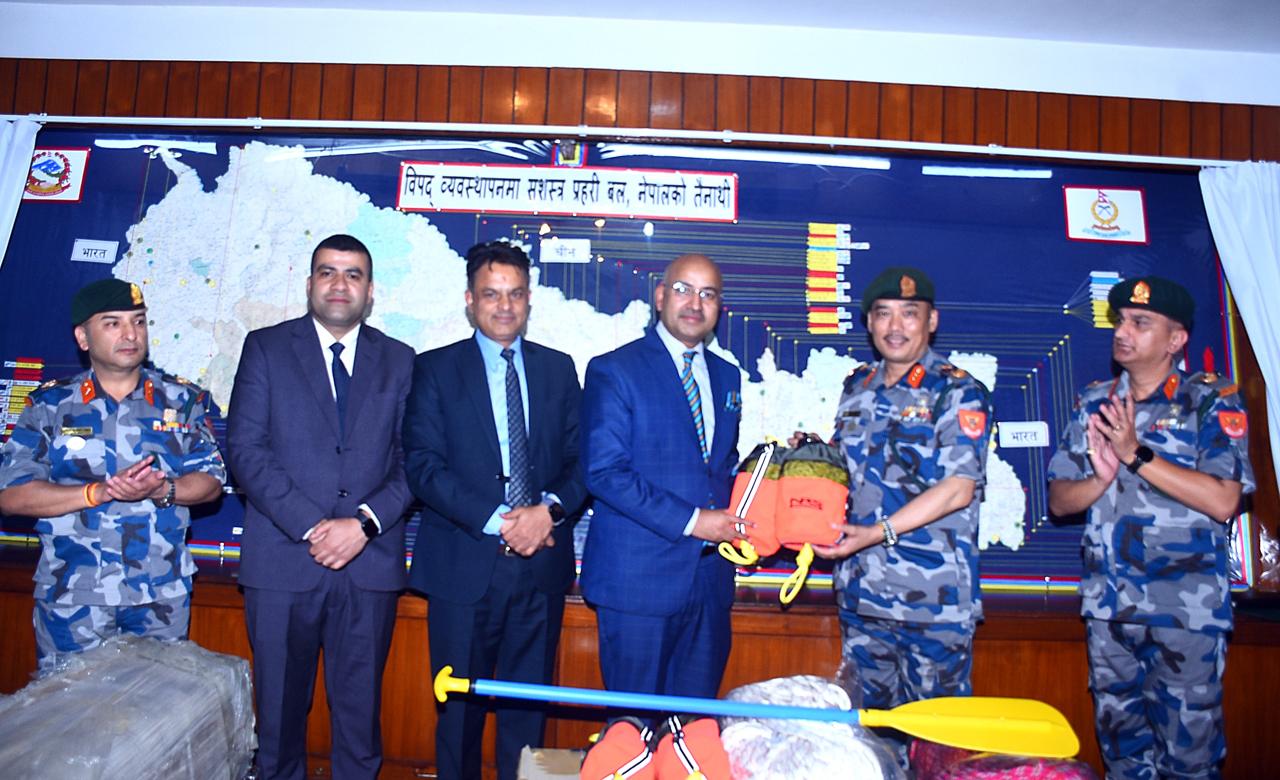 सन नेपाल लाइफद्वारा सशस्त्र प्रहरीलाई सहयोग सामग्री हस्तान्तरण