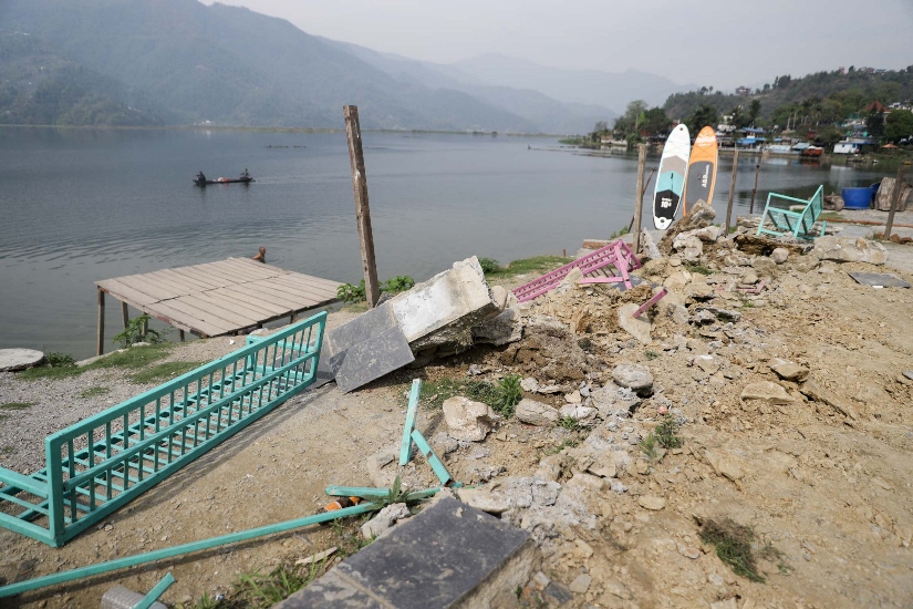 फेवाताल छेउ डोजर चल्यो