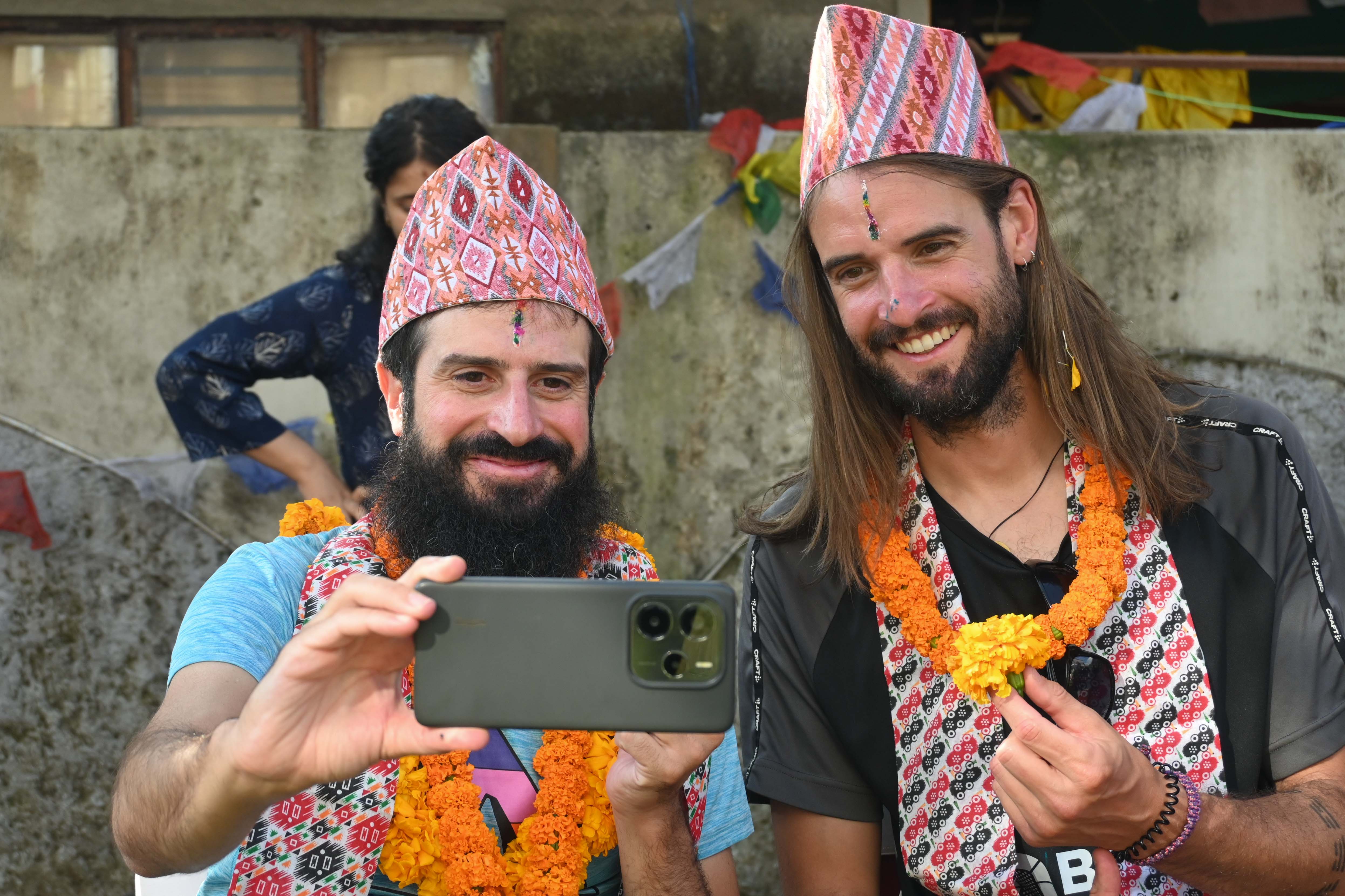 विदेशी पर्यटकले पनि भाइटिका लगाए