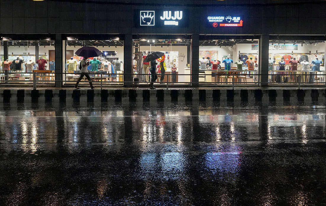 Raining_-(12)-1756397073.jpg