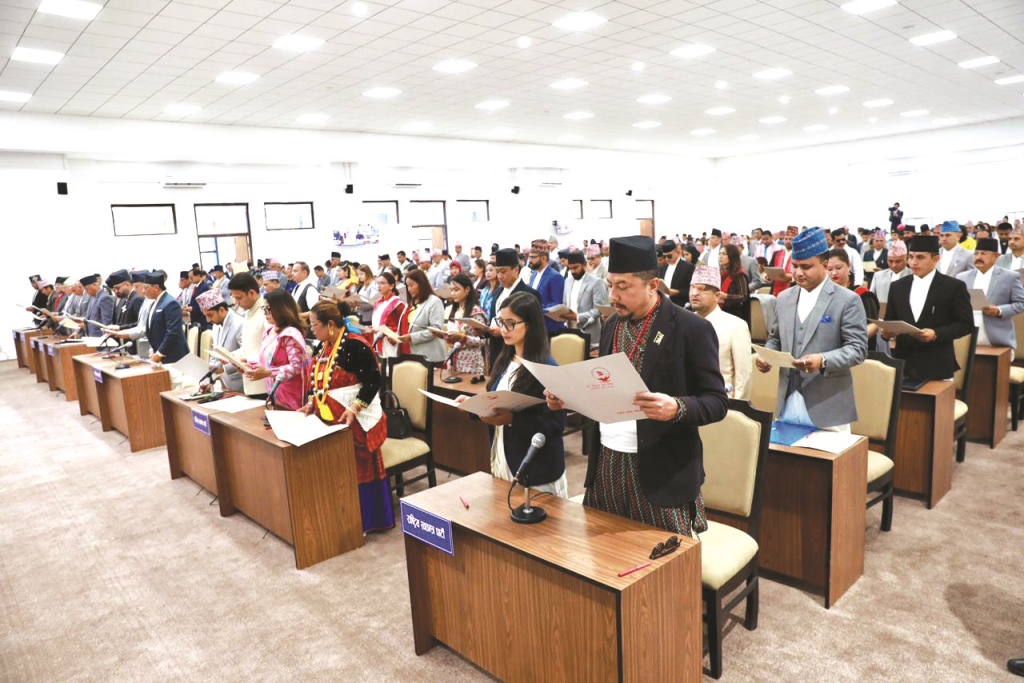 नवनिर्वाचित सांसदहरूले लिए शपथ