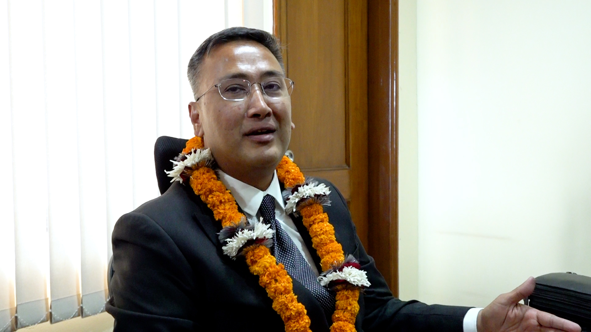 धितोपत्र बोर्डका अध्यक्ष सन्तोष श्रेष्ठद्वारा राजीनामा