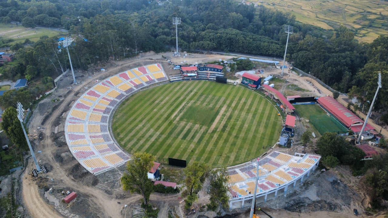 कीर्तिपुर क्रिकेट मैदानको काम धमाधम, फ्लडलाइटको ६ वटै पोल उठाइयो