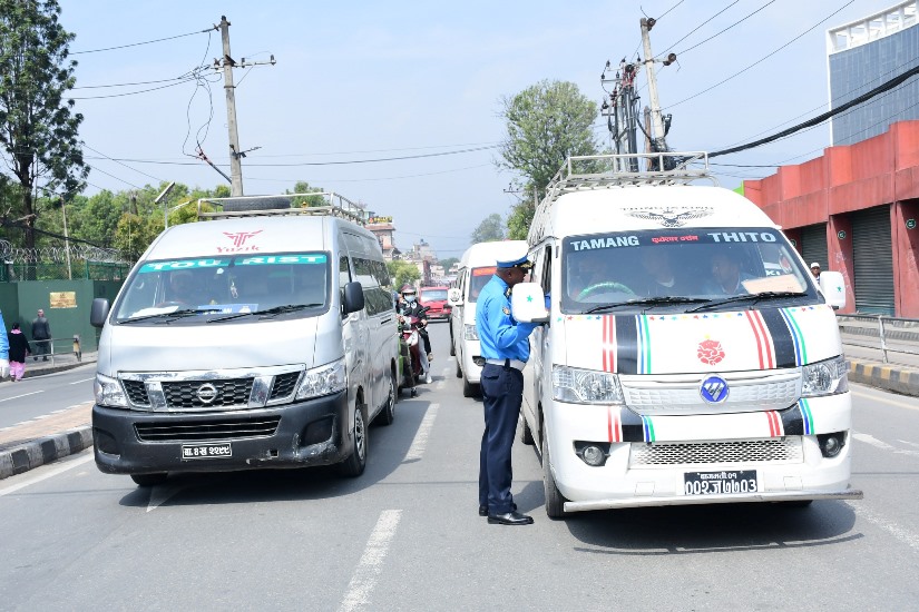 २४ घण्टामा २७४६ चालक कारबाहीमा