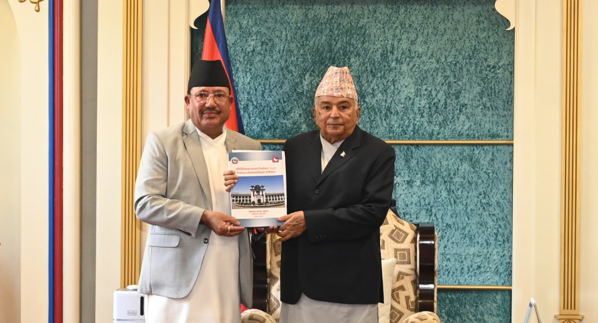 आयोगद्वारा राष्ट्रपति पौडेलसमक्ष निर्वाचन प्रतिवेदन पेस