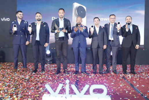 भिभो एक्स ३०० प्रो सार्वजनिक