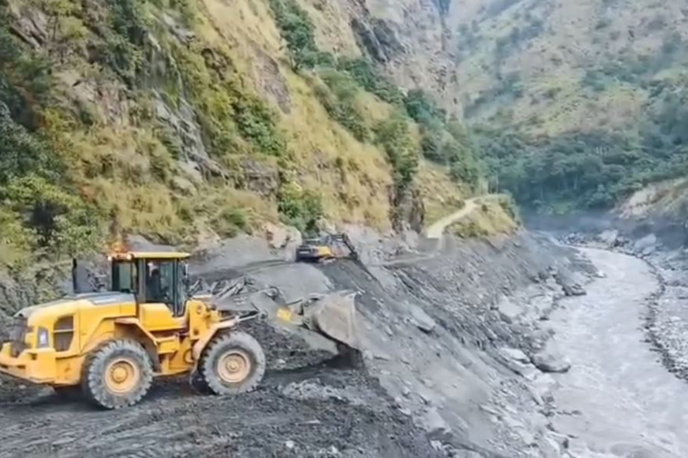 खुल्यो बेनिघाट–तातोपानी सडक