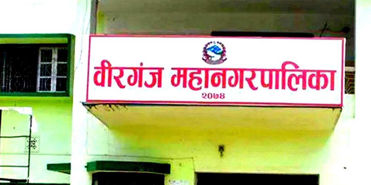 अनधिकृत रूपमा राखिएका ‘होर्डिङ बोर्ड’ हटाइँदै