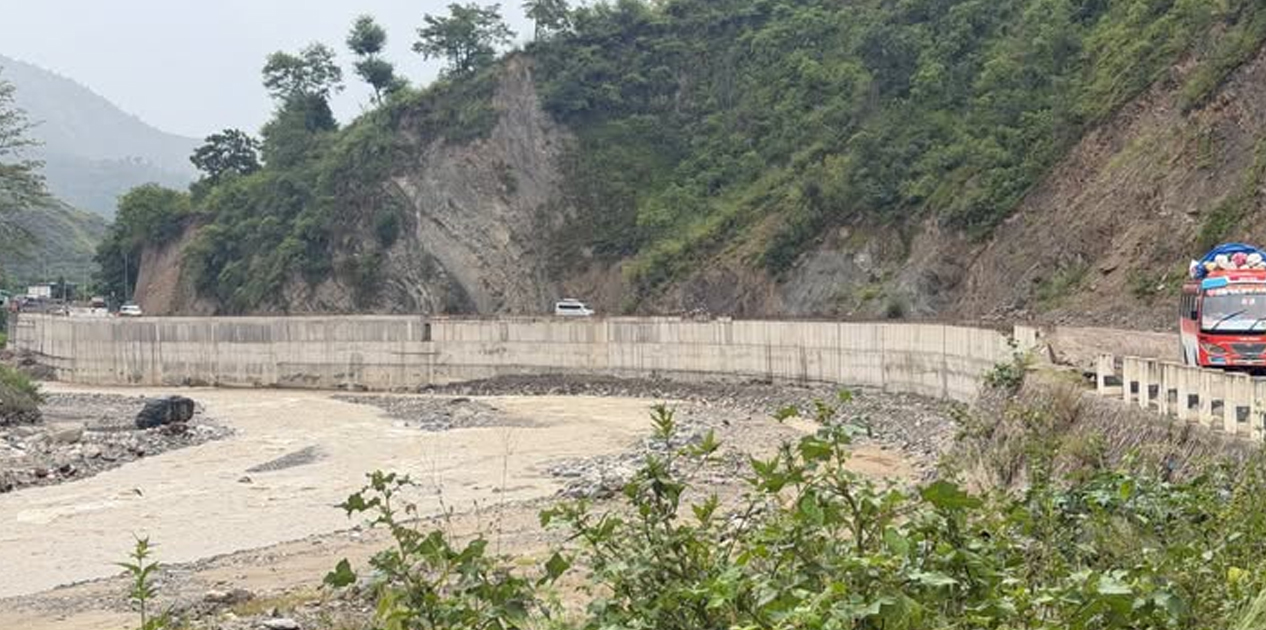 बिपी राजमार्गको ट्रयाकको काम केही दिन स्थगित