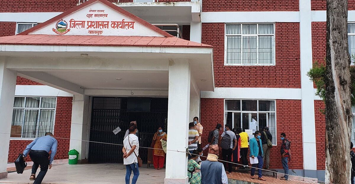 ग्यास वितरण सहज बनाउँदै प्रशासन