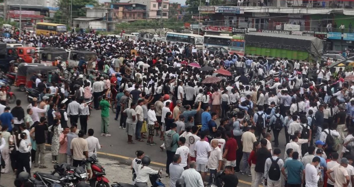 अस्थितरताबाट स्थिरताततर्फको यात्रा