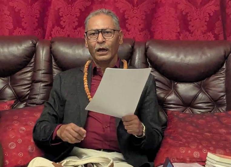 पेरिसमा अधिकारीका काव्य