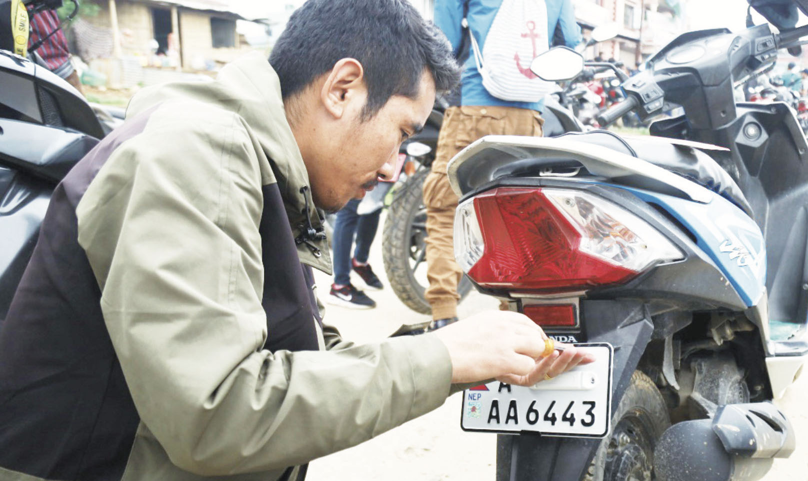 असह्य इम्बोस्ड