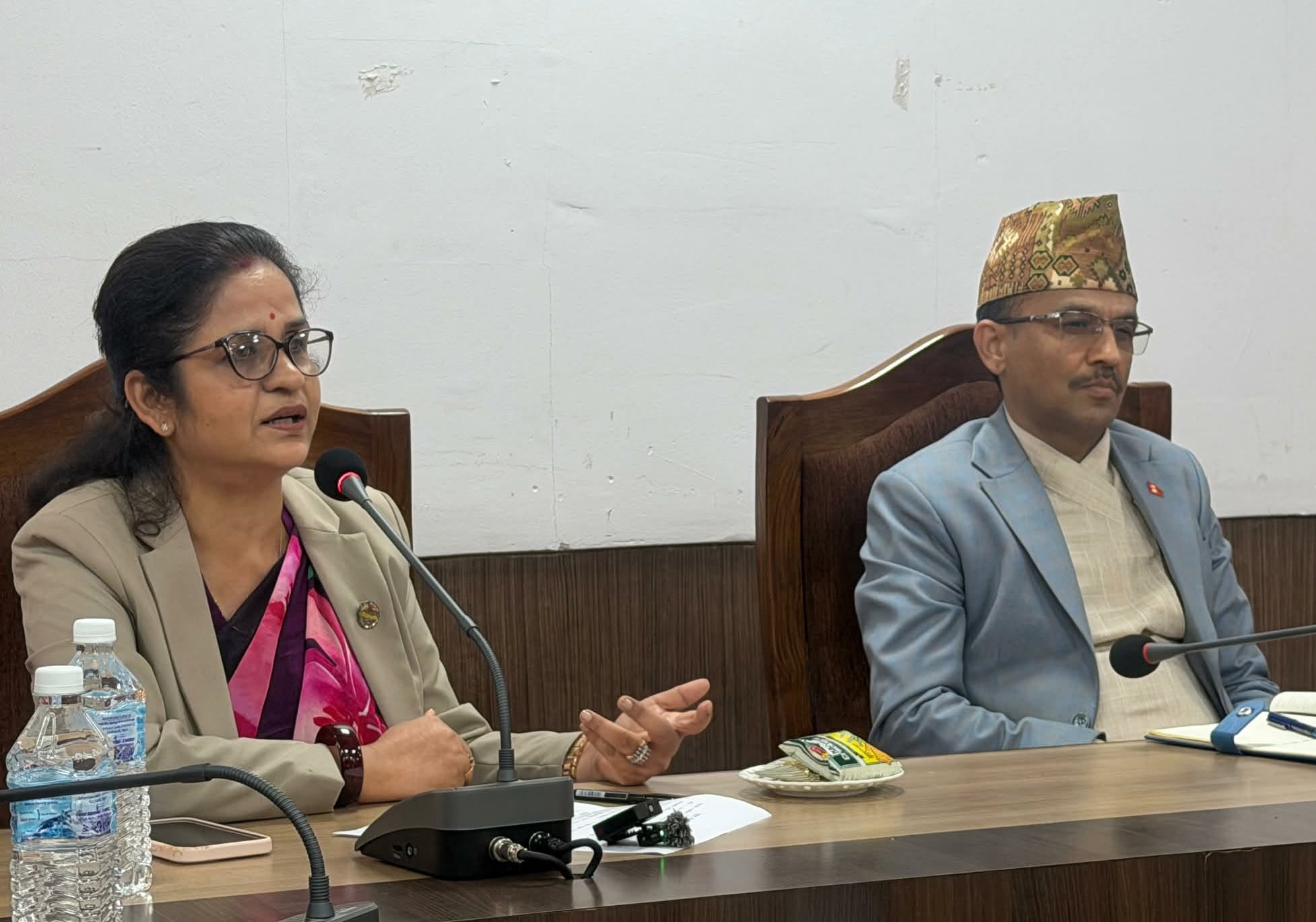 होटलका लागि सिलिन्डरको तौल बढाउने उद्योग मन्त्रीको प्रतिबद्धता
