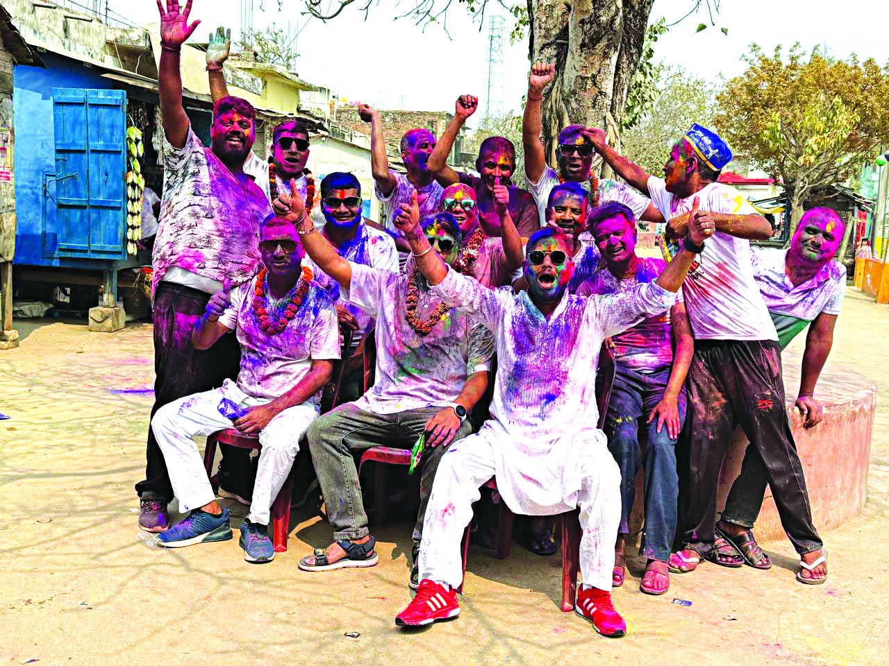 आधुनिकताको छायाँमा राना थारु समुदायको होली