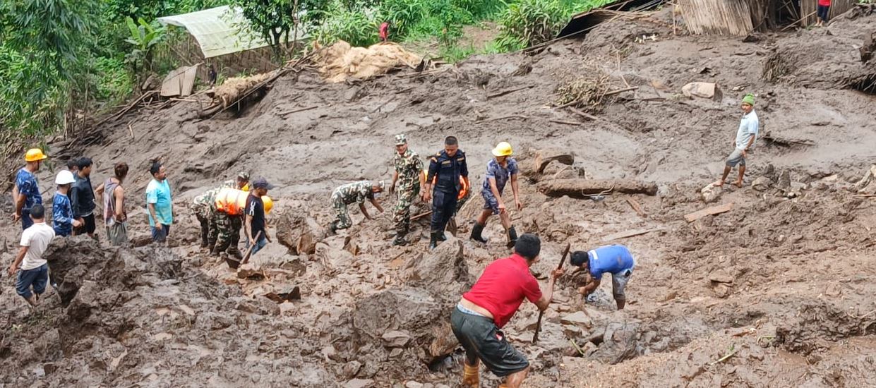 इलाम विपद् संकटग्रस्त जिल्ला, ओली र प्रचण्डका सुरक्षाकर्मी कटौती